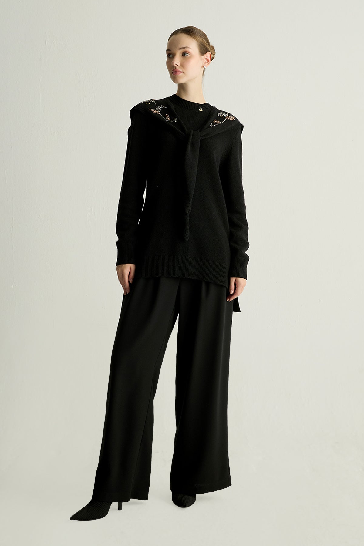 Rosalie İşlemeli Şal Detaylı Triko Kazak
