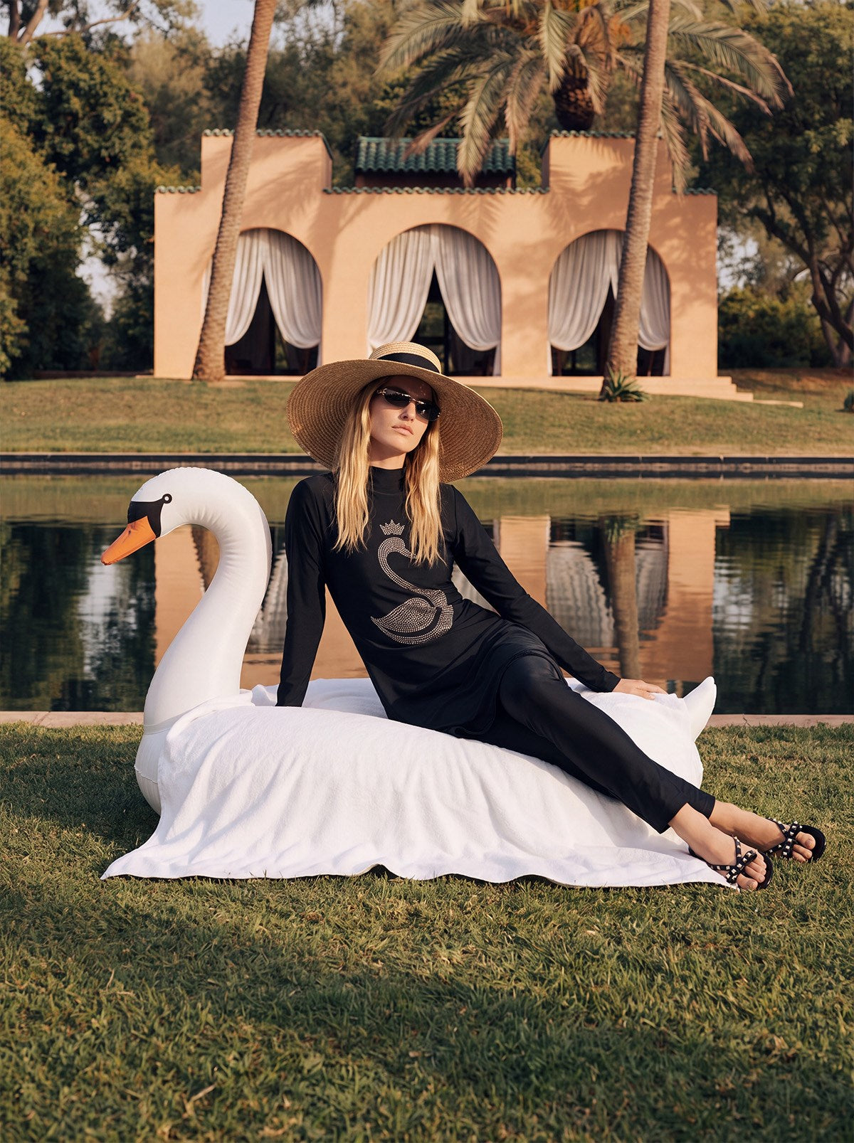 NEW SWAN SWIMWEAR Siyah